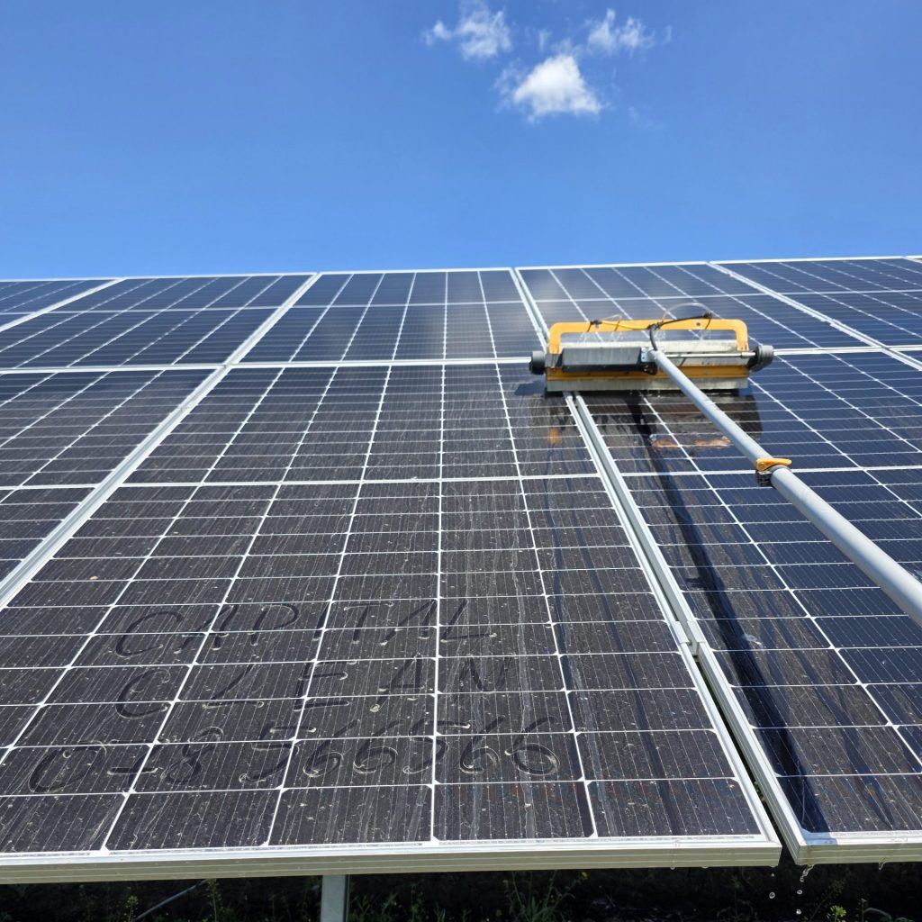 Servicii spalare panouri solare