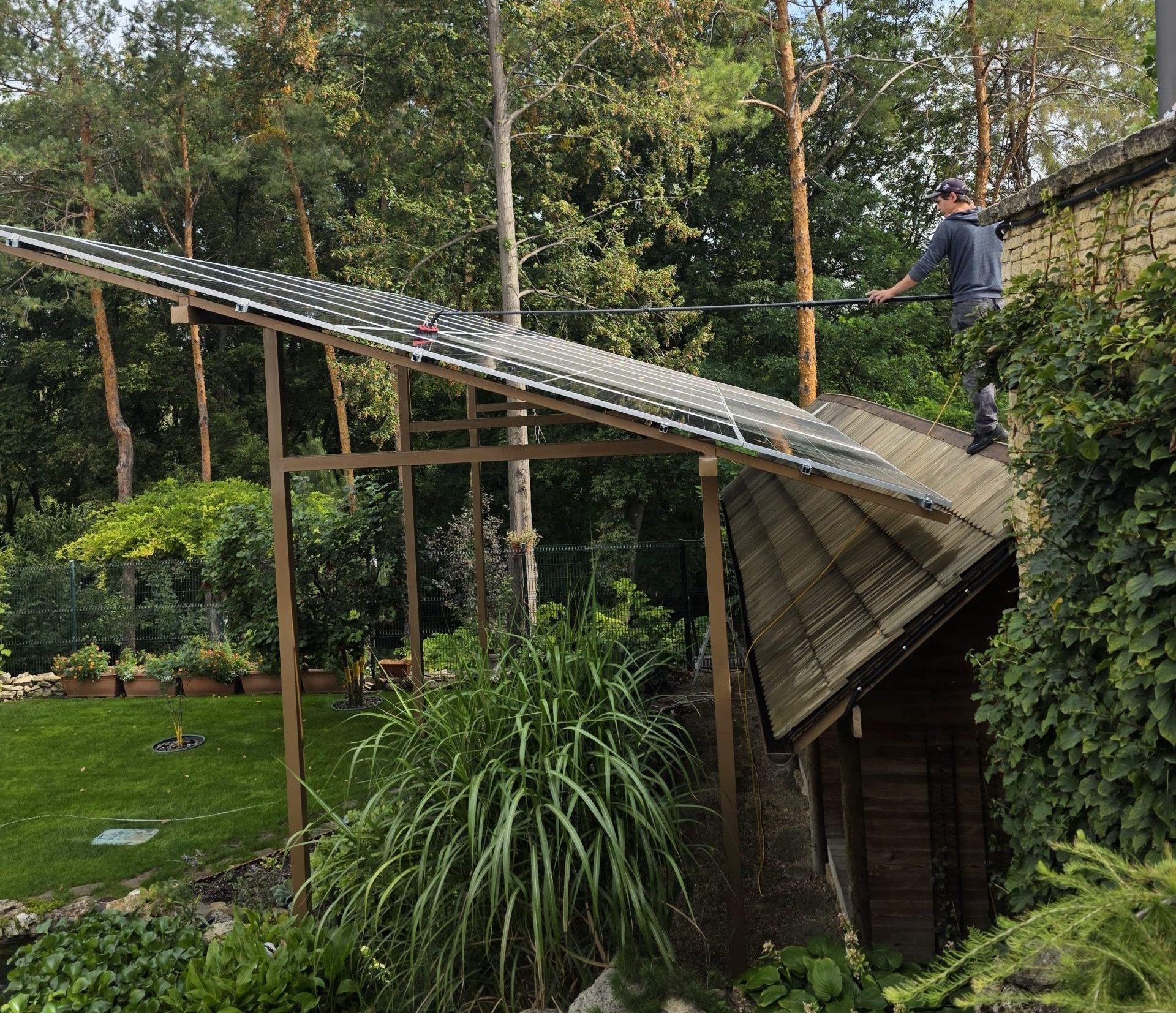 Spalare panouri solare case private